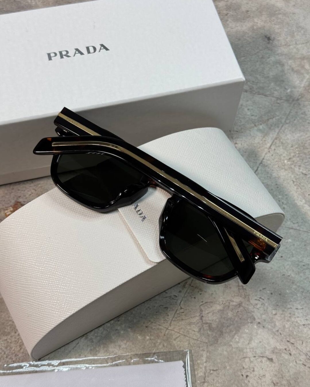 Очки Prada 8