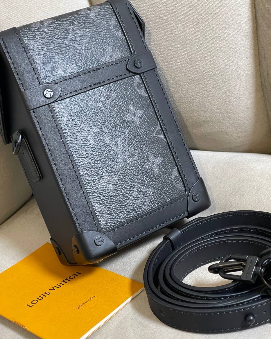 Сумка Louis Vuitton Vertical Trunck