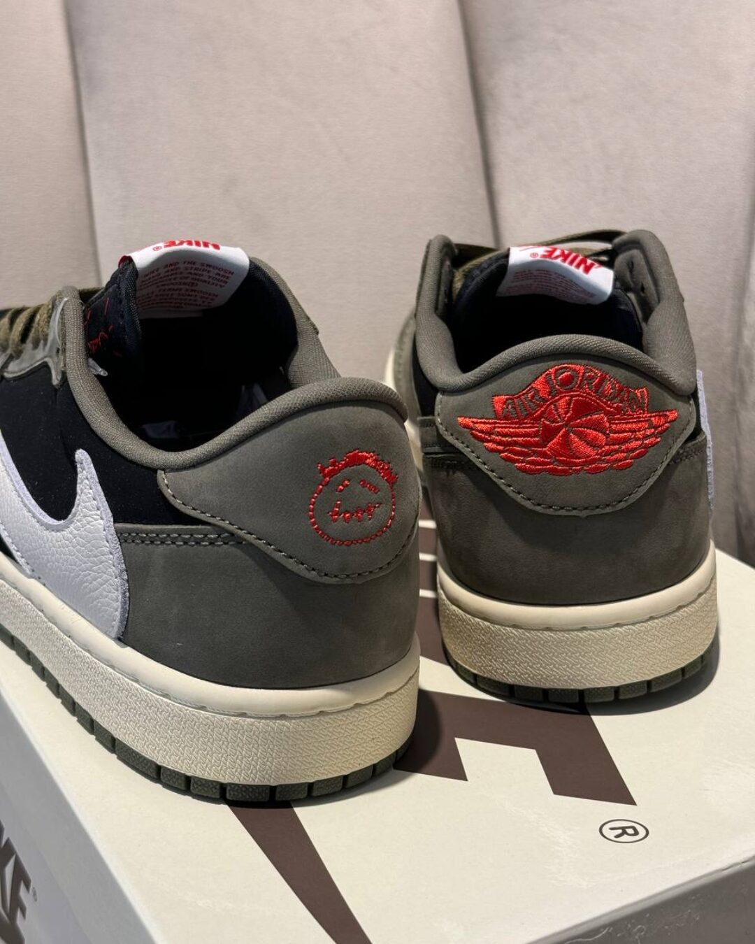 Кеды Travis Scott x Air Jordan 1 Black Olive — изображение 4